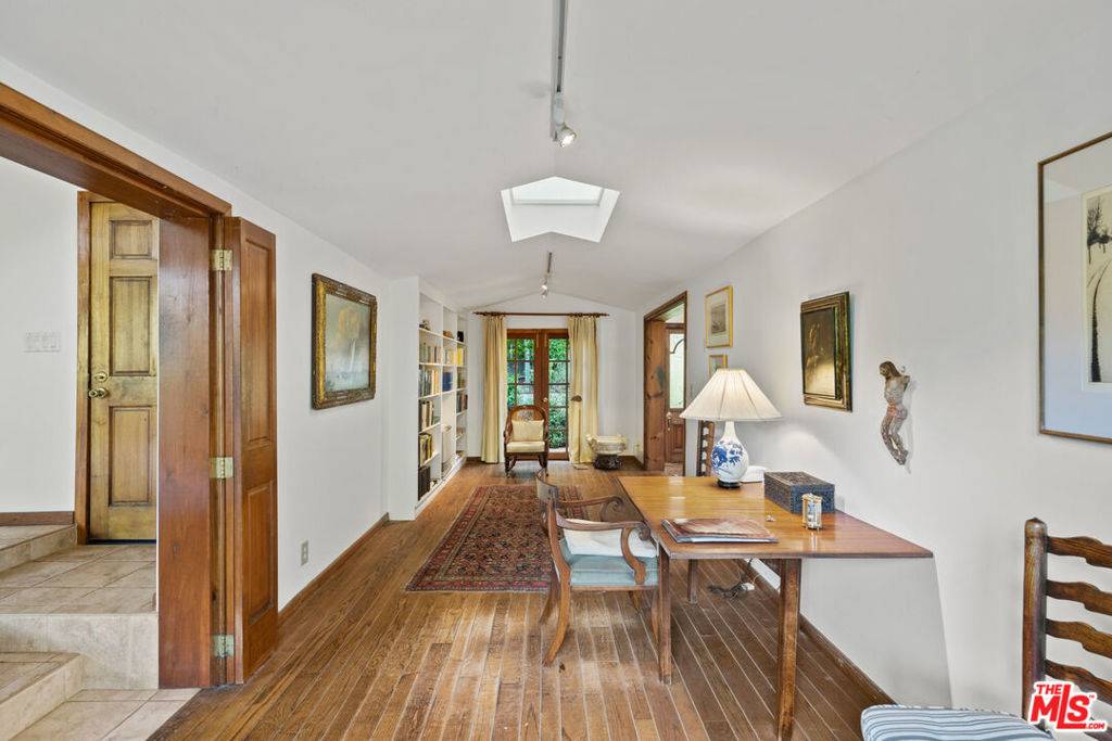 Topanga, CA 90290,21550 Summit TRL