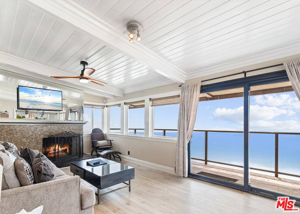 Laguna Beach, CA 92651,729 Ocean Front