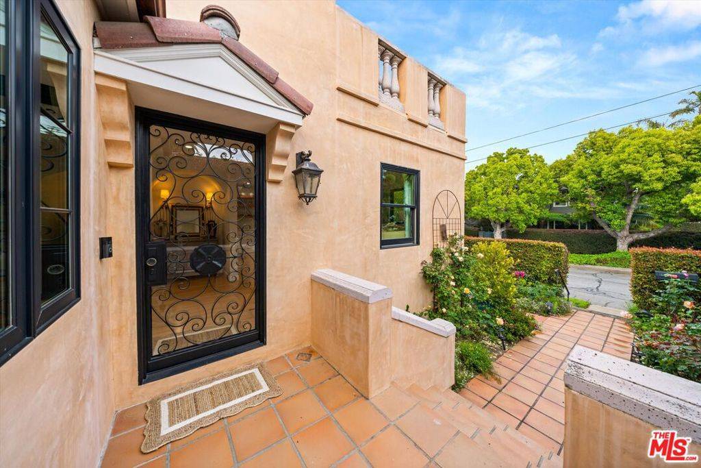 Santa Barbara, CA 93101,305 E Islay ST