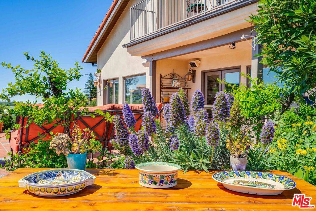 Topanga, CA 90290,2303 Tuna Canyon RD