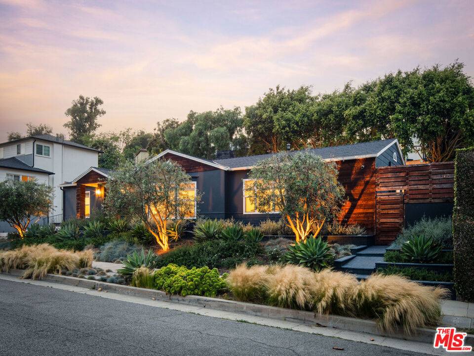 View Park, CA 90043,3823 Lorado WAY