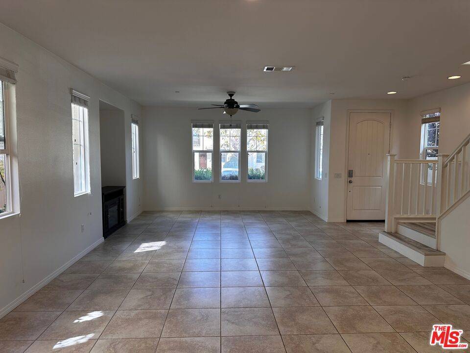 Oxnard, CA 93036,715 Nile River DR