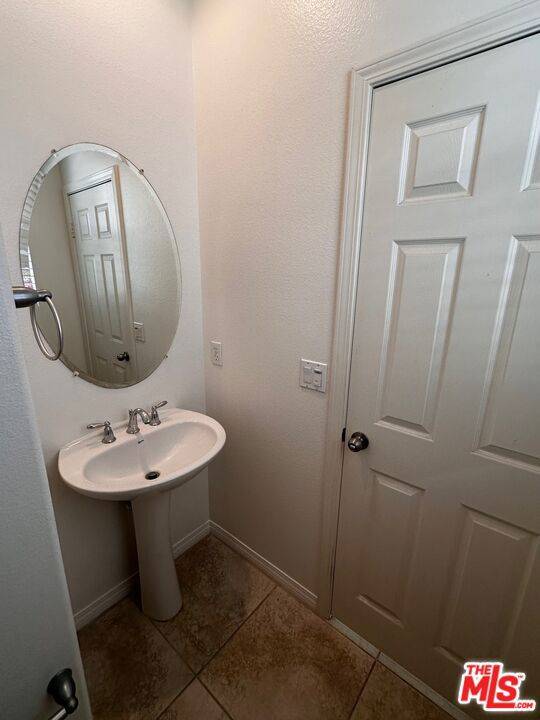 Oxnard, CA 93036,715 Nile River DR