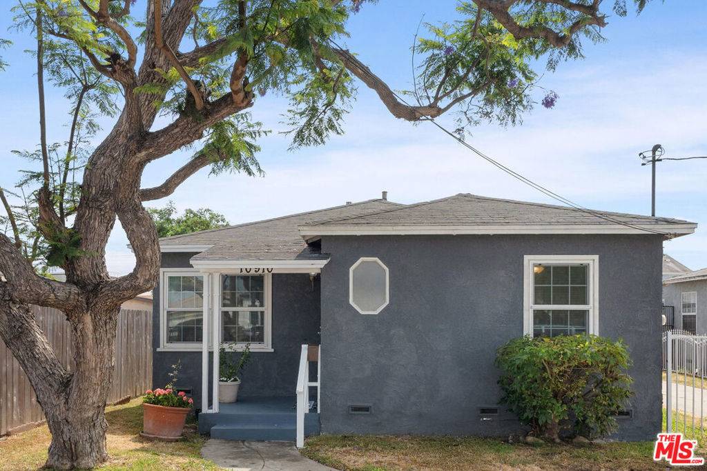 Inglewood, CA 90304,10910 S Burl AVE