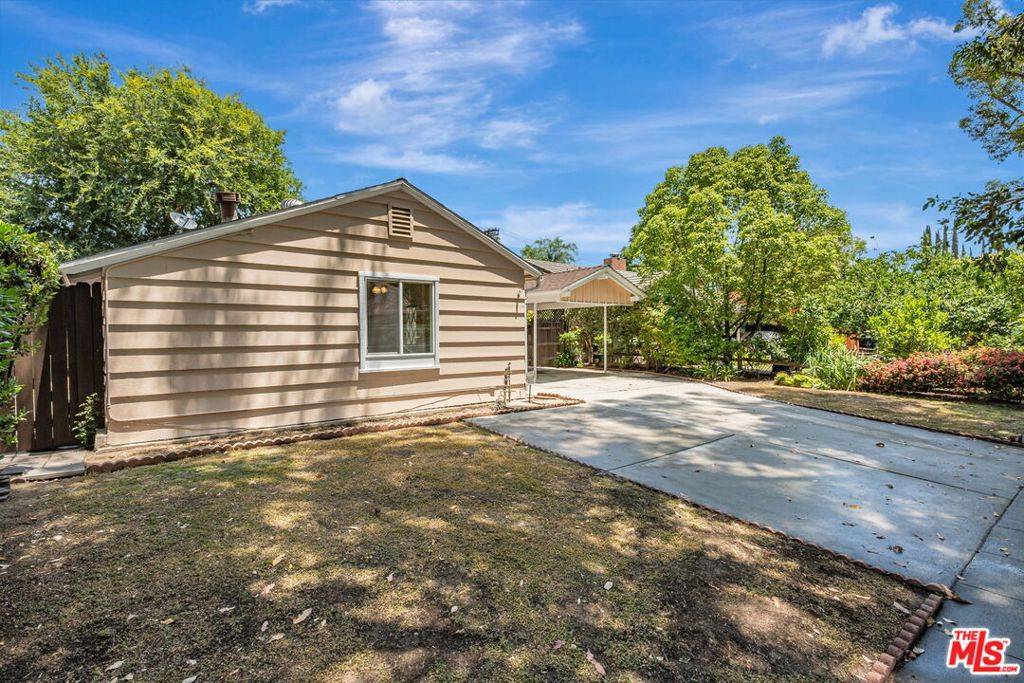 Woodland Hills, CA 91364,22125 Costanso ST