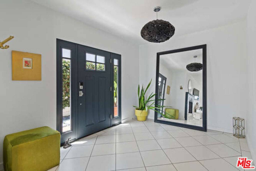 Long Beach, CA 90803,317 Bay Shore AVE #1