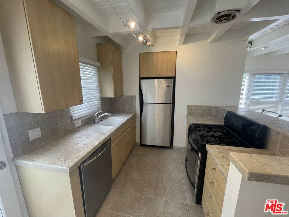 West Hollywood, CA 90048,516 N San Vicente BLVD #1/4
