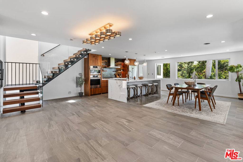 Monrovia, CA 91016,805 Norumbega DR