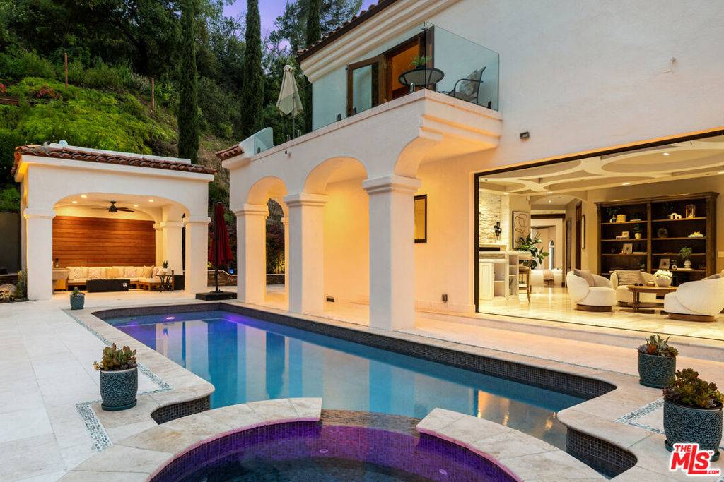 Beverly Hills, CA 90210,2468 Coldwater Canyon DR