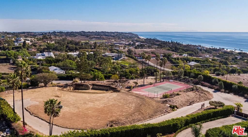 Malibu, CA 90265,5909 Philip AVE