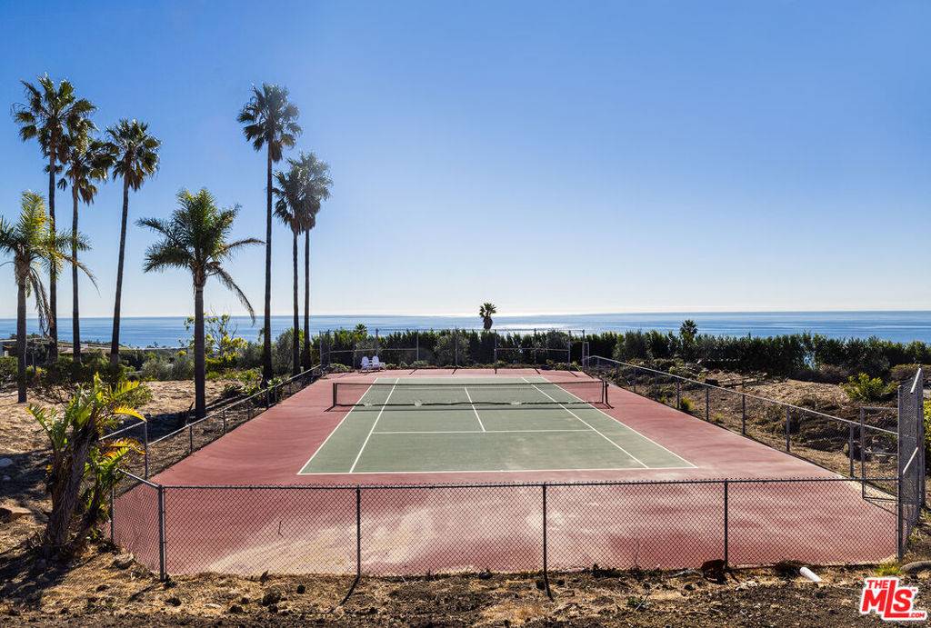 Malibu, CA 90265,5909 Philip AVE