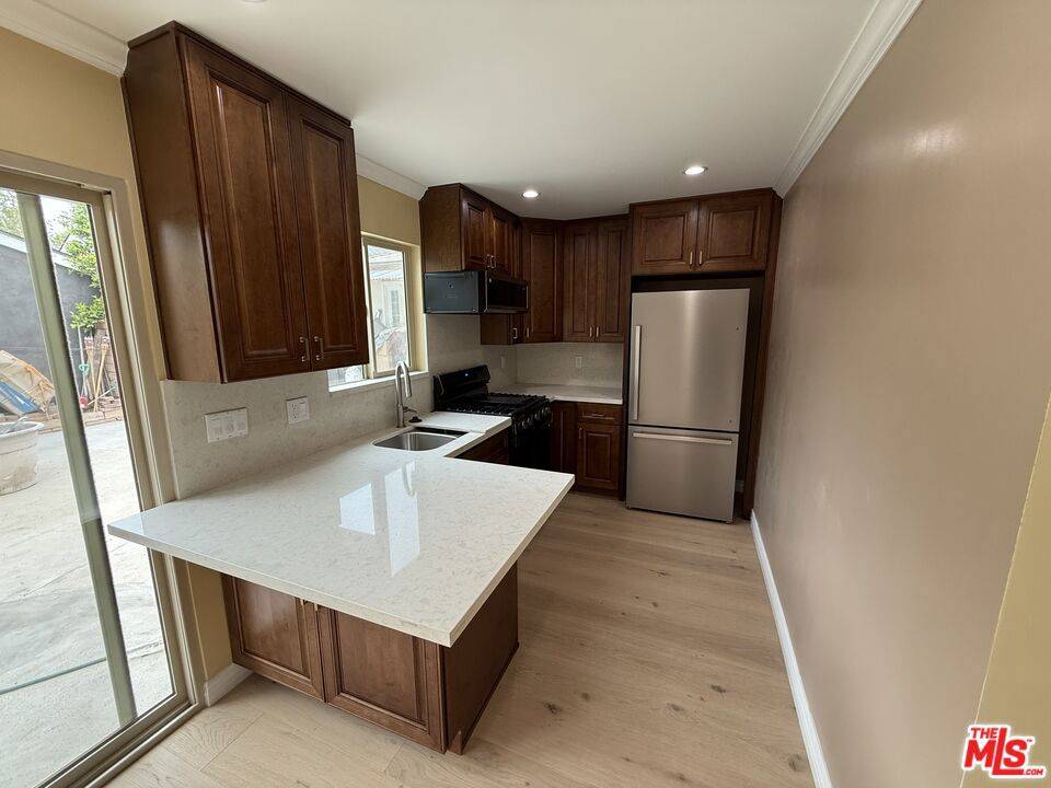 Sherman Oaks, CA 91423,5103 Longridge AVE