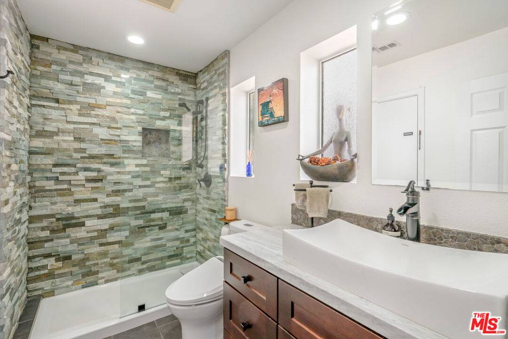 Playa Vista, CA 90094,5734 Celedon