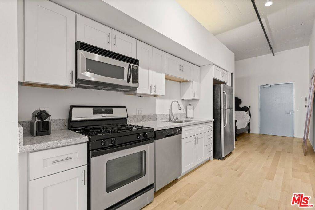 Los Angeles, CA 90013,420 S San Pedro ST #422