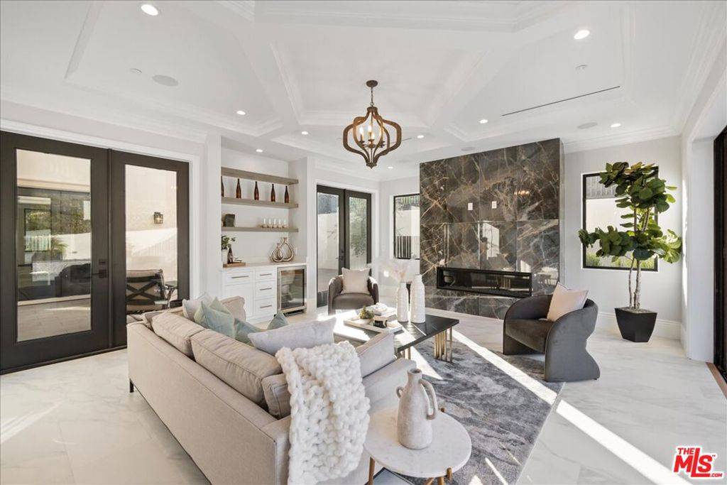 Tarzana, CA 91356,4351 Vanalden AVE