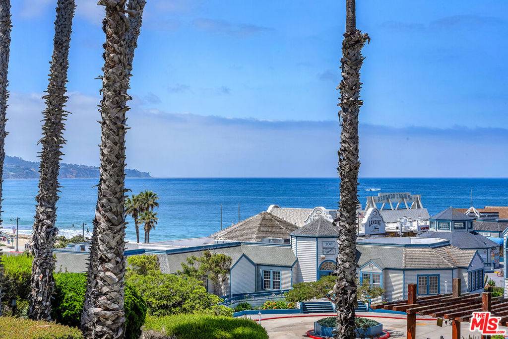 Redondo Beach, CA 90277,620 The #215
