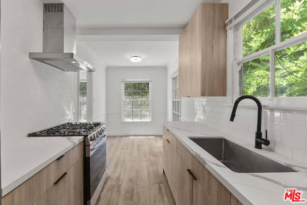 Beverly Hills, CA 90212,308 S Reeves DR #308B