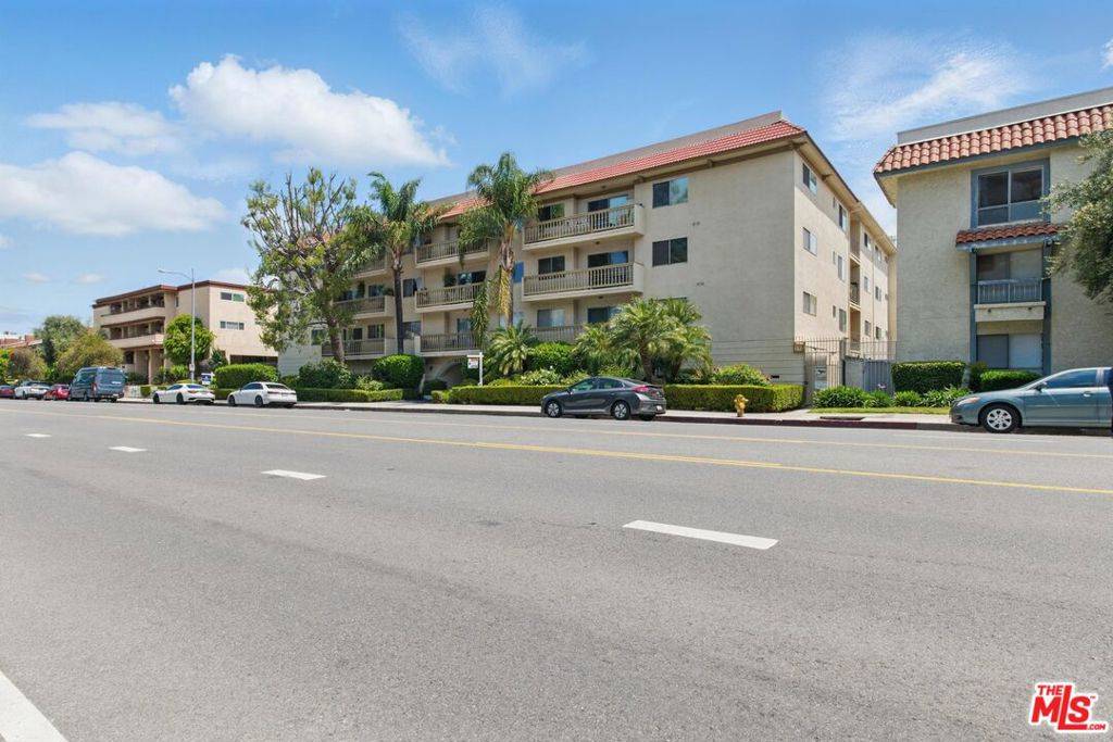 Encino, CA 91316,5400 Lindley AVE #211