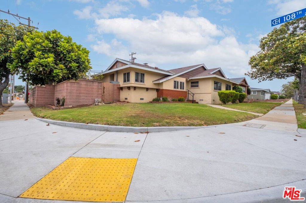 Inglewood, CA 90303,10725 S 8th AVE