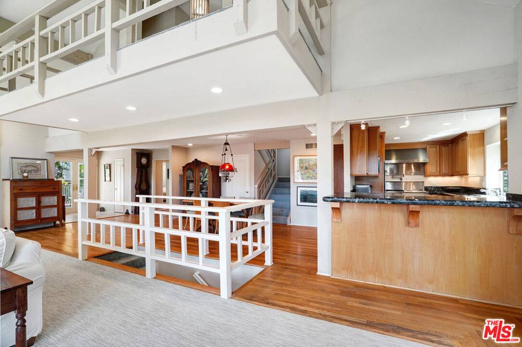 Agoura Hills, CA 91301,2090 Lakeshore DR