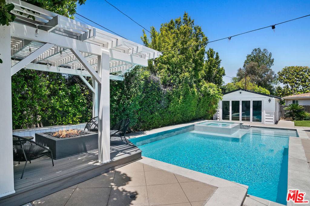 Encino, CA 91316,4909 Encino TER