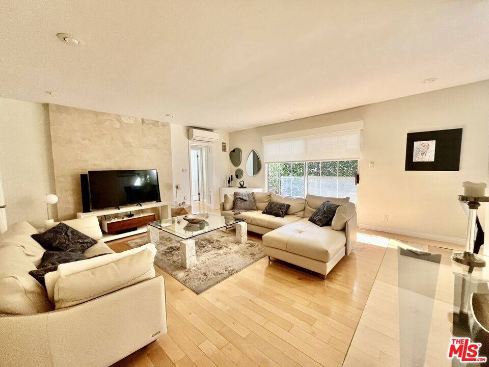 Santa Monica, CA 90403,1144 10th ST #9