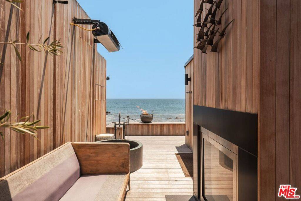 Malibu, CA 90265,20762 Pacific Coast HWY