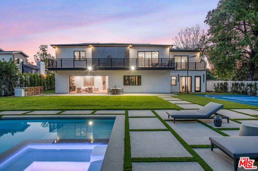 Encino, CA 91316,17341 W Amina Pl