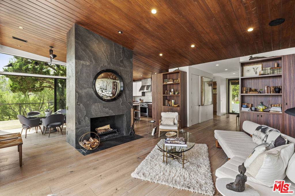 Los Angeles, CA 90046,2652 Byron PL
