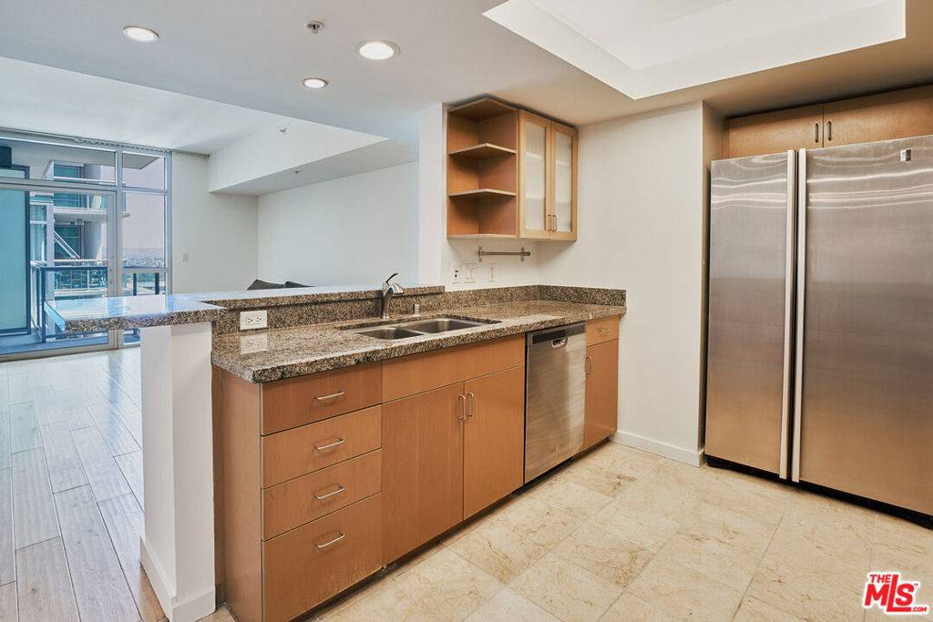 Marina Del Rey, CA 90292,13700 Marina Pointe DR #1527