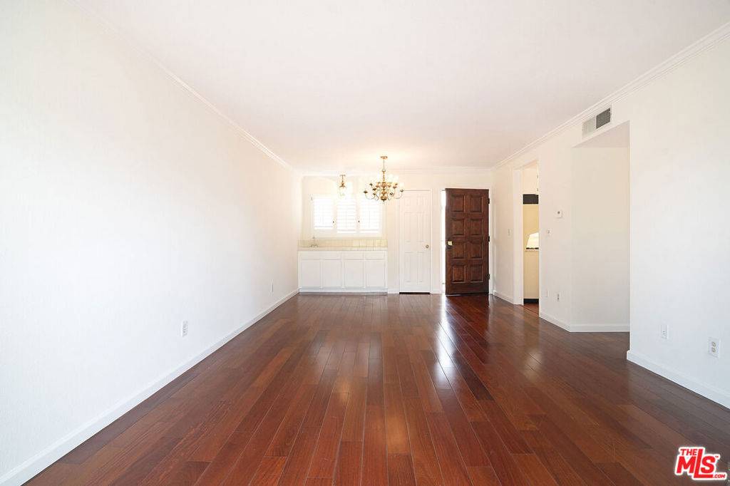 Los Angeles, CA 90066,3544 S Centinela AVE #307