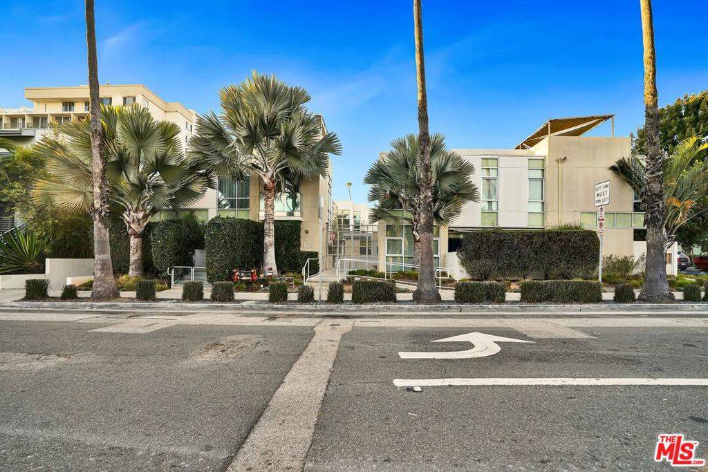 Santa Monica, CA 90405,125 Pacific ST #8