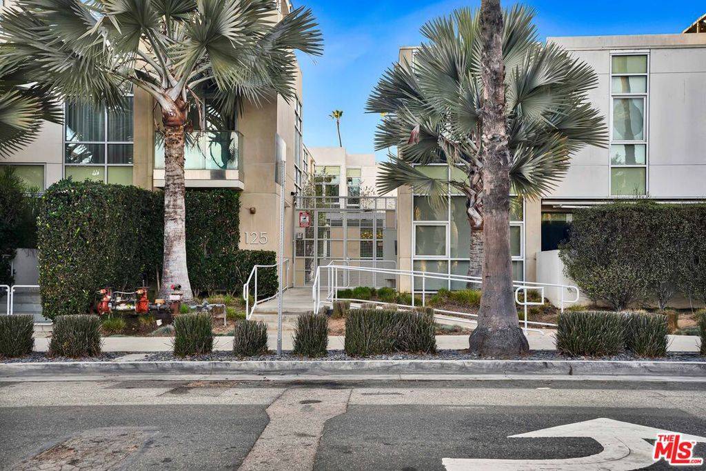 Santa Monica, CA 90405,125 Pacific ST #8