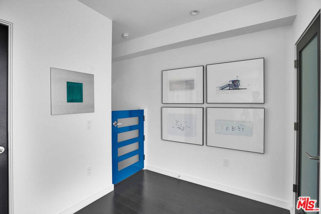 Santa Monica, CA 90405,125 Pacific ST #8