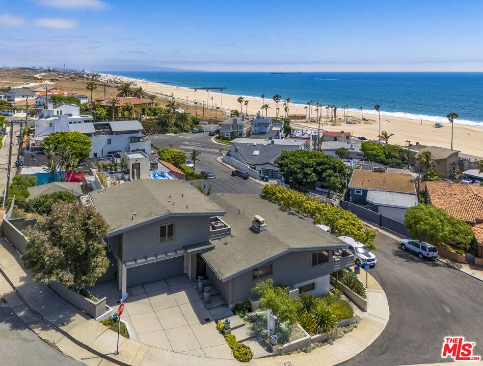 Playa Del Rey, CA 90293,236 Redlands ST