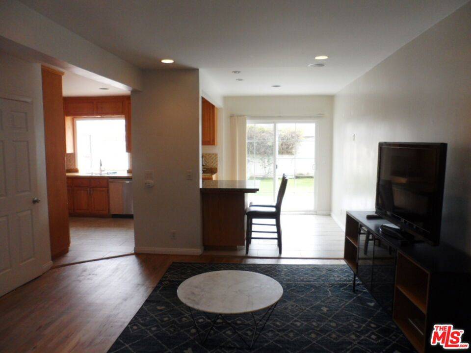 Los Angeles, CA 90066,12566 Woodbine ST