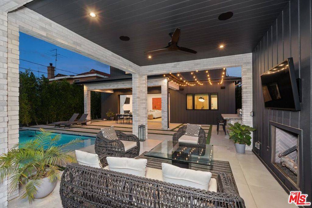 Encino, CA 91436,4937 Rubio AVE