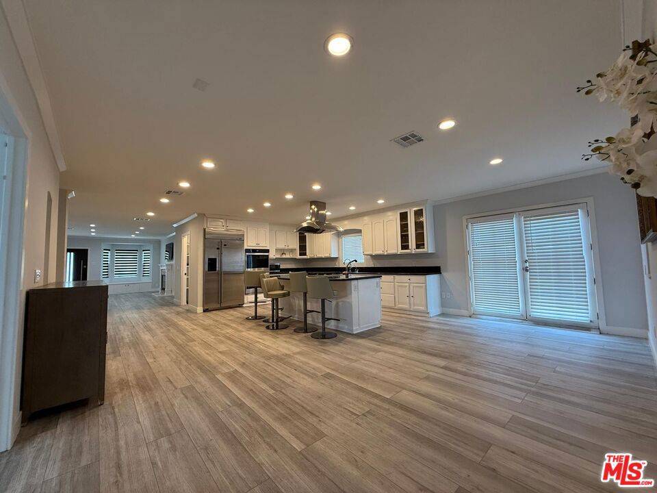 Van Nuys, CA 91401,14018 Calvert ST