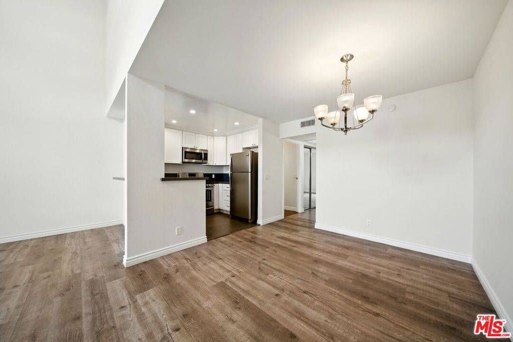 Van Nuys, CA 91401,6212 FULTON AVE #202