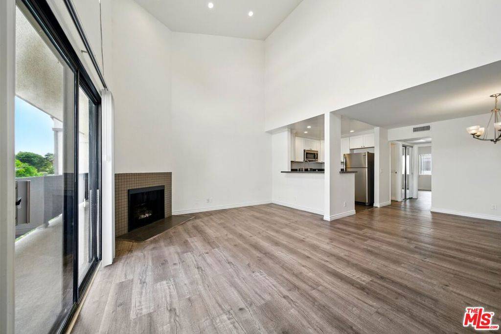 Van Nuys, CA 91401,6212 FULTON AVE #202