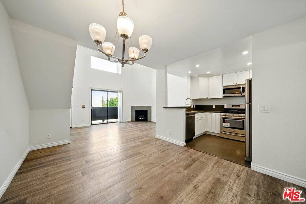 Van Nuys, CA 91401,6212 FULTON AVE #202