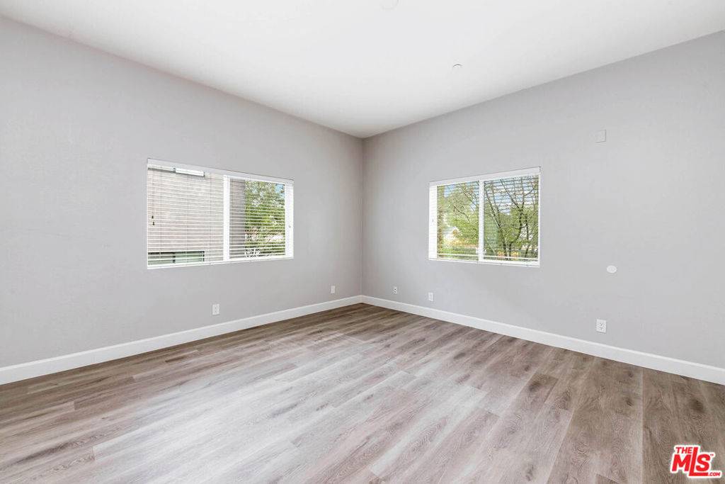 Van Nuys, CA 91411,14735 Friar ST #114