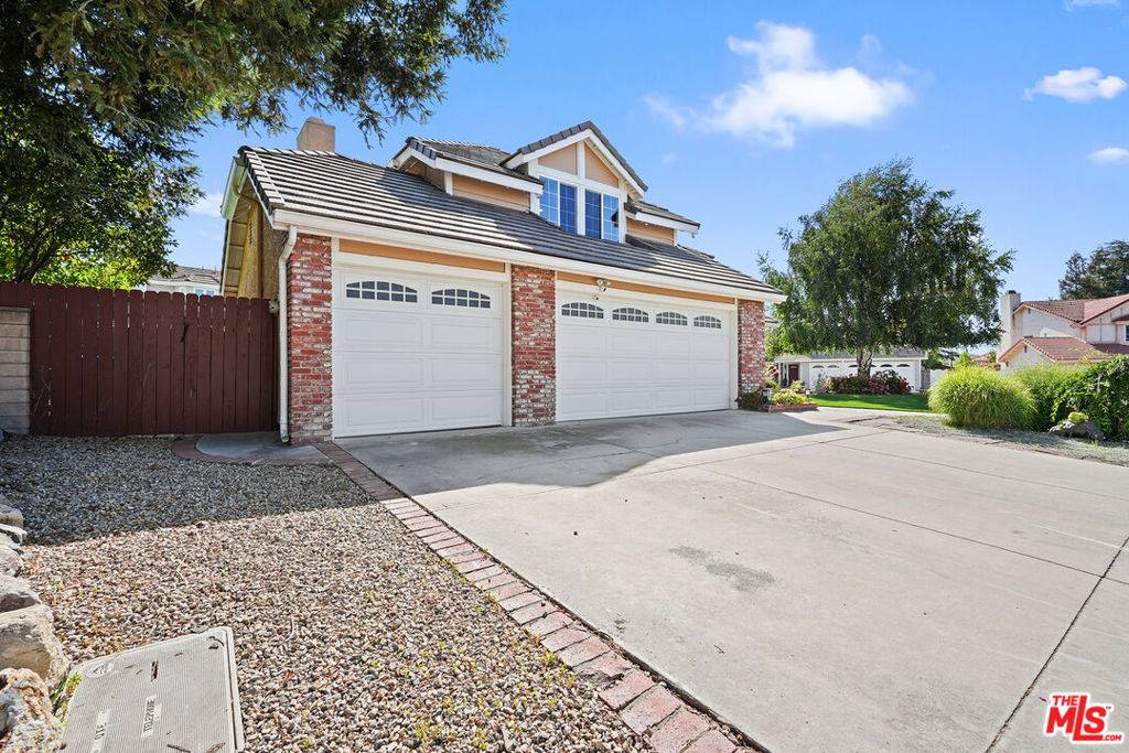 Newbury Park, CA 91320,947 Bearclaw CT