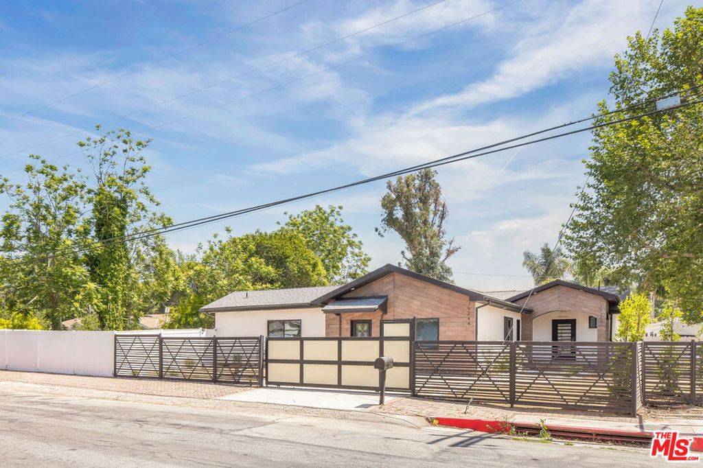 Tarzana, CA 91356,19246 Hatteras ST