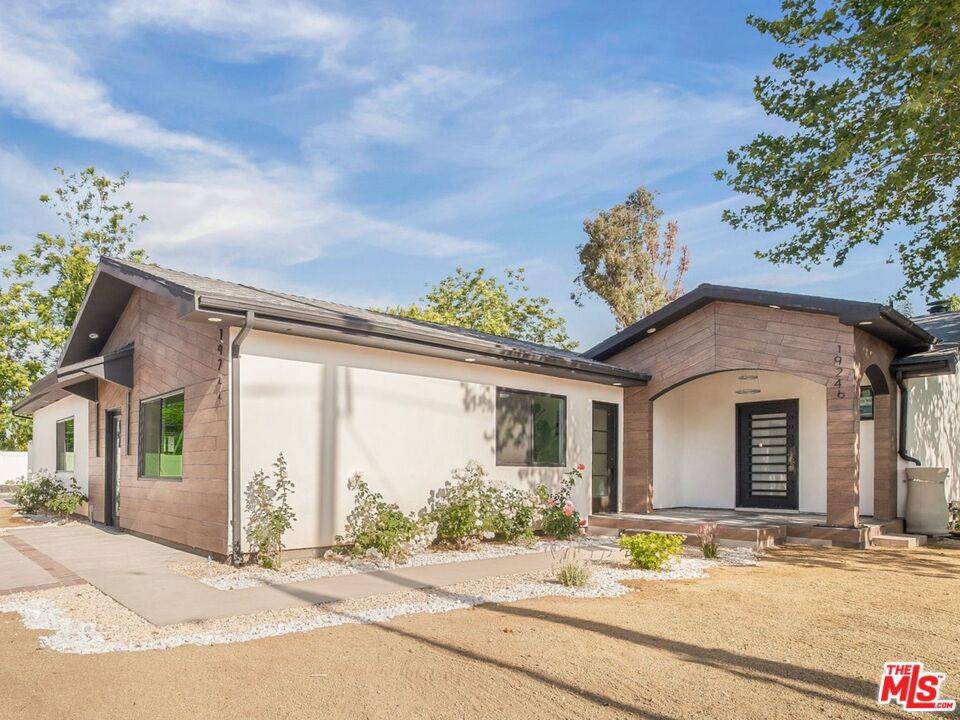 Tarzana, CA 91356,19246 Hatteras ST