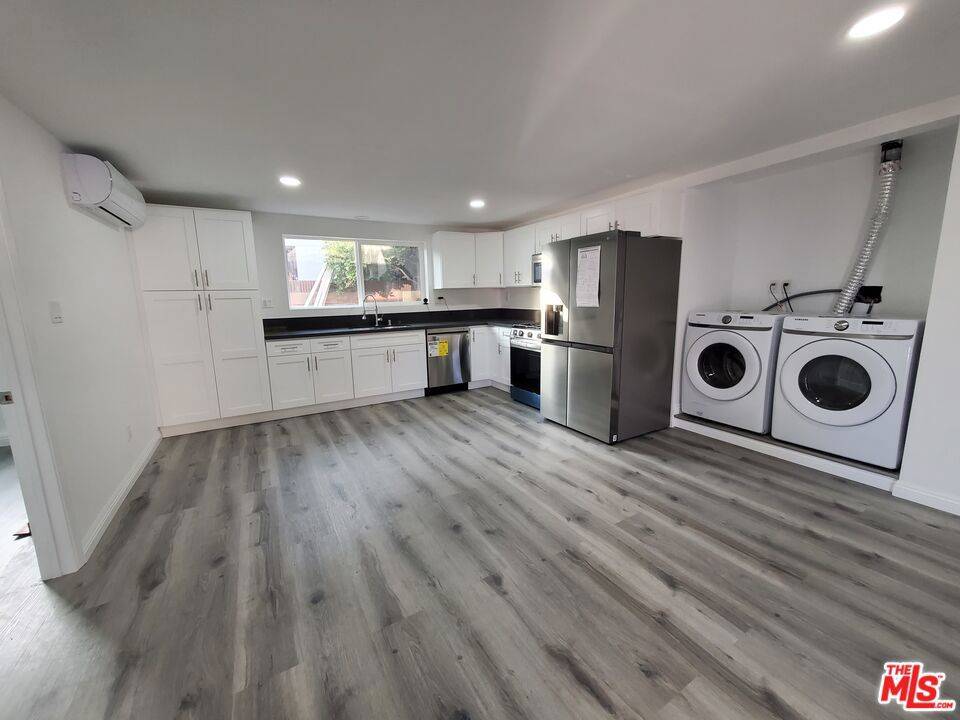 Winnetka, CA 91306,20003 Arminta ST