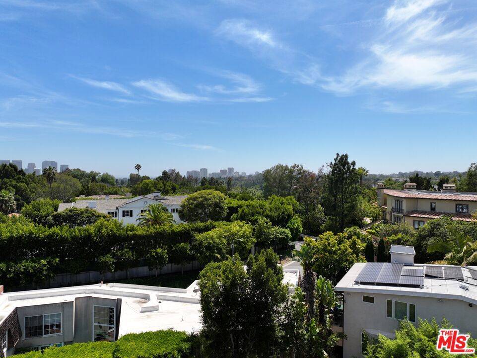 Beverly Hills, CA 90210,1120 Summit DR
