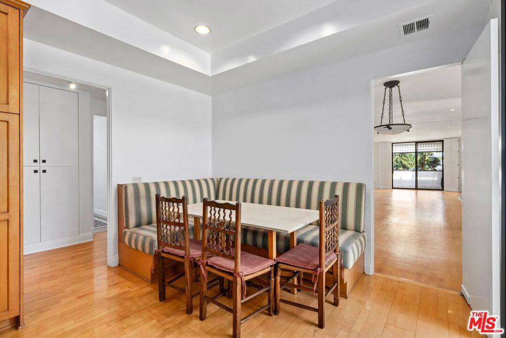 Beverly Hills, CA 90210,455 N Oakhurst DR #3