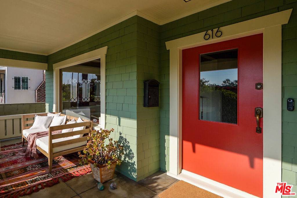 Los Angeles, CA 90004,616 N Gower ST