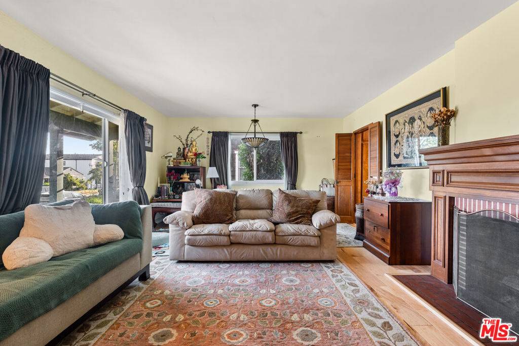 Los Angeles, CA 90045,6347 W 84th ST